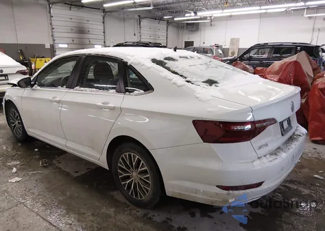 2021 Volkswagen Jetta 1.4T R-Line/1.4T S z USA, uszkodzony, nr VIN 3VWN57BU3MM089417